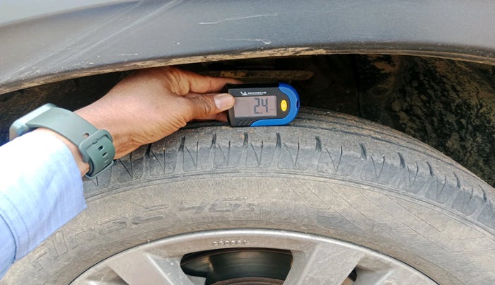 2017 Maruti Vitara Brezza ZDI, Diesel, Manual, 1,21,095 km, tyre