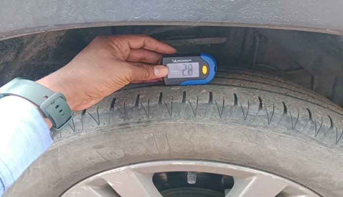 2017 Maruti Vitara Brezza ZDI, Diesel, Manual, 1,21,095 km, tyre