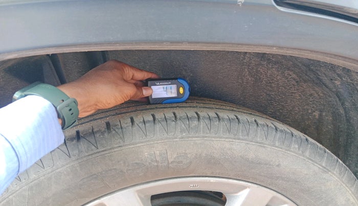 2017 Maruti Vitara Brezza ZDI, Diesel, Manual, 1,21,095 km, tyre