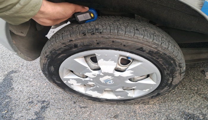 2011 Maruti Wagon R 1.0 LXI, Petrol, Manual, 89,017 km, tyre