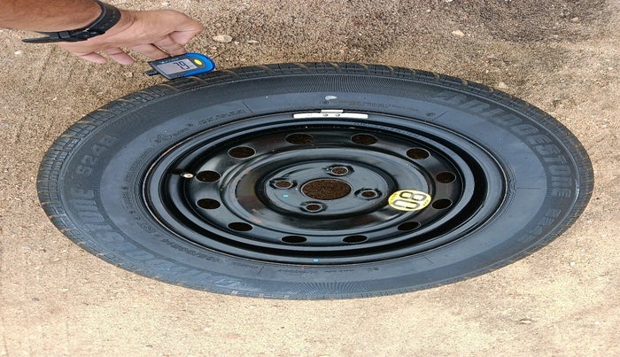 2015 Maruti Swift ZDI, Diesel, Manual, 1,50,509 km, tyre