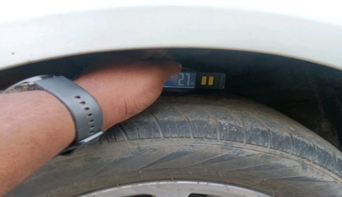 2013 Renault Scala RXZ PETROL AT, Petrol, Automatic, 81,724 km, tyre