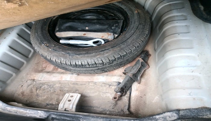 2013 Renault Scala RXZ PETROL AT, Petrol, Automatic, 81,724 km, tyre