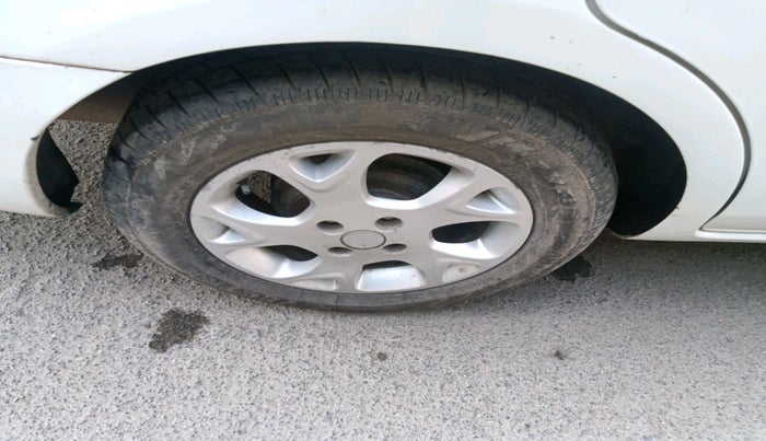 2013 Renault Scala RXZ PETROL AT, Petrol, Automatic, 81,724 km, tyre