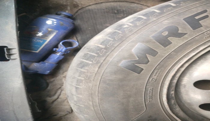 2011 Maruti Swift Dzire VXI, Petrol, Manual, 1,05,022 km, tyre