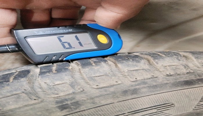 2011 Maruti Alto LXI, Petrol, Manual, 37,881 km, tyre