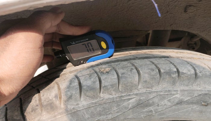 2011 Maruti Alto LXI, Petrol, Manual, 37,881 km, tyre