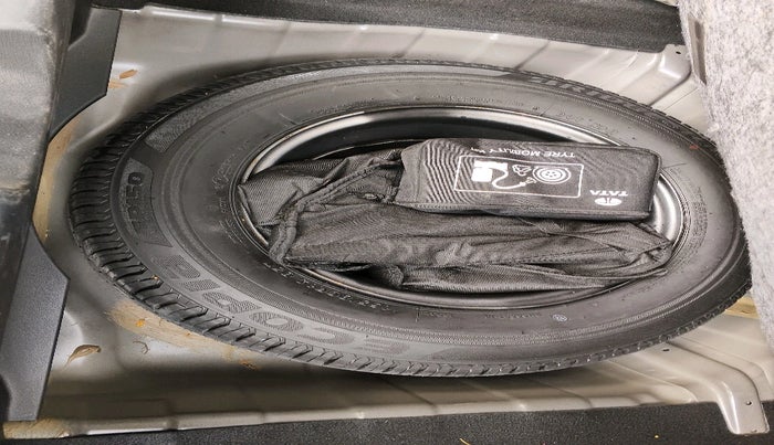 2022 Tata ALTROZ XZA PLUS DARK EDTION, Petrol, Automatic, 40,936 km, tyre