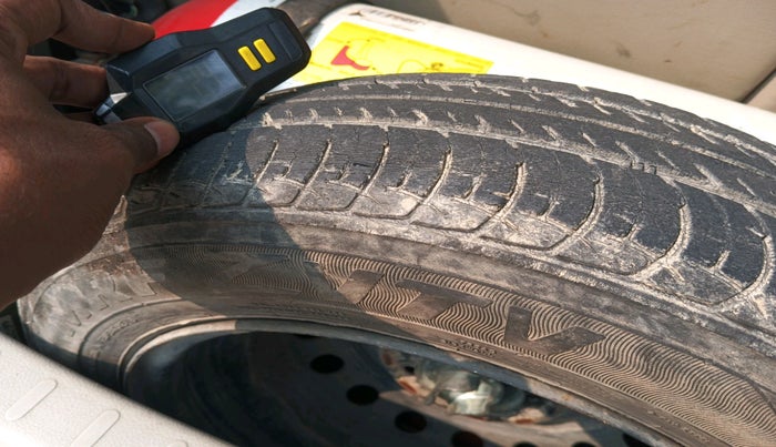 2017 Maruti Celerio VXI CNG, Petrol, Manual, 81,185 km, tyre