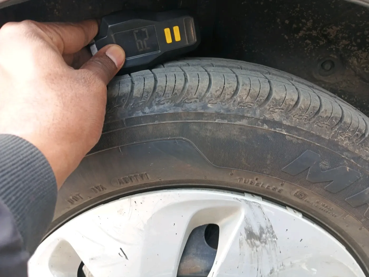 2017 Maruti Celerio VXI CNG, Petrol, Manual, 81,185 km, tyre