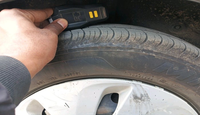 2017 Maruti Celerio VXI CNG, Petrol, Manual, 81,185 km, tyre