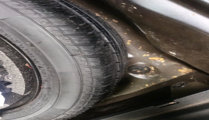 2016 Skoda Superb L&K 1.8 TSI AT, Petrol, Automatic, 28,147 km, tyre