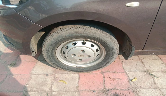 2018 Tata Tiago XM PETROL, Petrol, Manual, 48,839 km, tyre