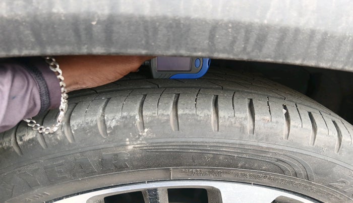 2022 MG HECTOR PLUS SELECT 2.0 DIESEL TURBO MT 7-STR, Diesel, Manual, 28,500 km, tyre