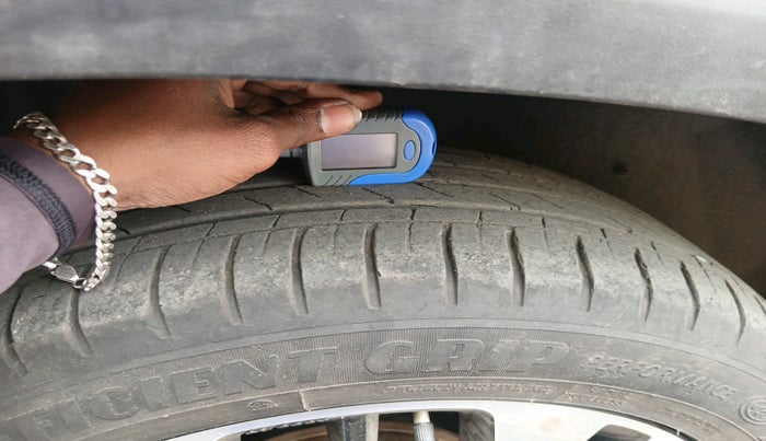 2022 MG HECTOR PLUS SELECT 2.0 DIESEL TURBO MT 7-STR, Diesel, Manual, 28,500 km, tyre