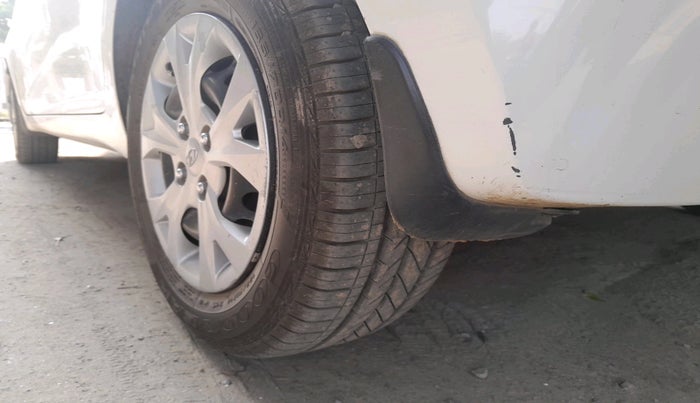 2016 Hyundai Grand i10 MAGNA 1.1 CRDI, Diesel, Manual, 1,50,692 km, tyre