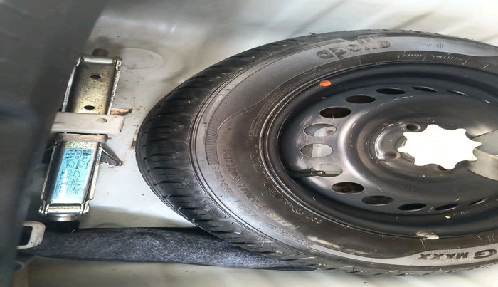 2017 Hyundai Grand i10 SPORTZ (O) AT 1.2 KAPPA VTVT, Petrol, Automatic, 49,861 km, tyre