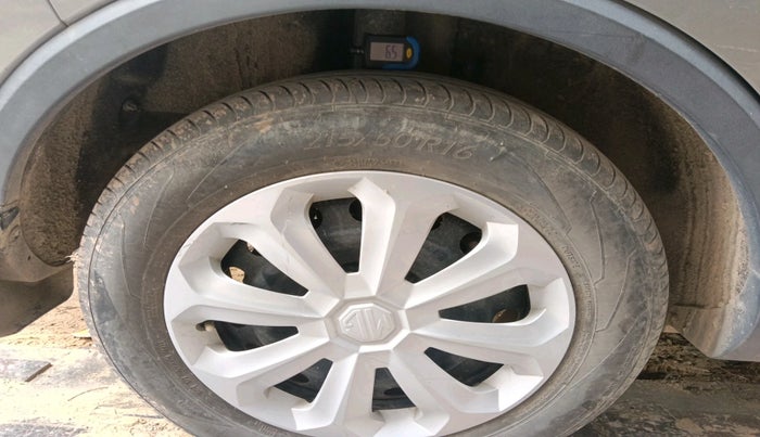 2023 MG ASTOR STYLE 1.5 MT, Petrol, Manual, 16,497 km, tyre