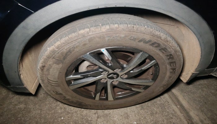 2024 Mahindra XUV700 AX 5 P MT 5 STR, Petrol, Manual, 4,193 km, tyre