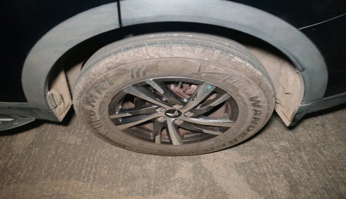 2024 Mahindra XUV700 AX 5 P MT 5 STR, Petrol, Manual, 4,193 km, tyre