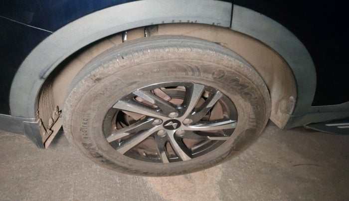 2024 Mahindra XUV700 AX 5 P MT 5 STR, Petrol, Manual, 4,193 km, tyre