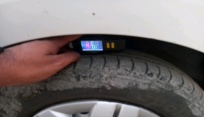 2017 Hyundai Eon ERA +, Petrol, Manual, 37,522 km, tyre