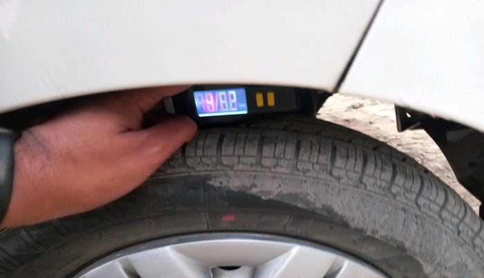 2017 Hyundai Eon ERA +, Petrol, Manual, 37,522 km, tyre