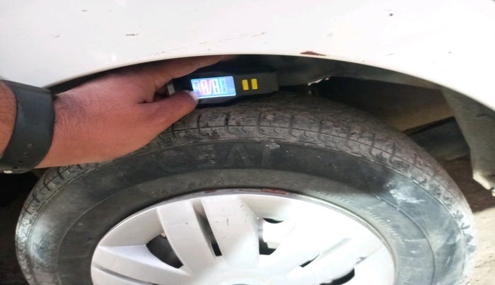 2017 Hyundai Eon ERA +, Petrol, Manual, 37,522 km, tyre