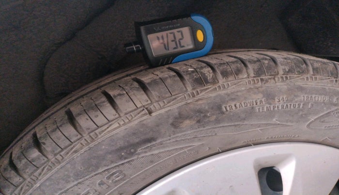 2011 Hyundai i10 MAGNA 1.2, Petrol, Manual, 93,605 km, tyre