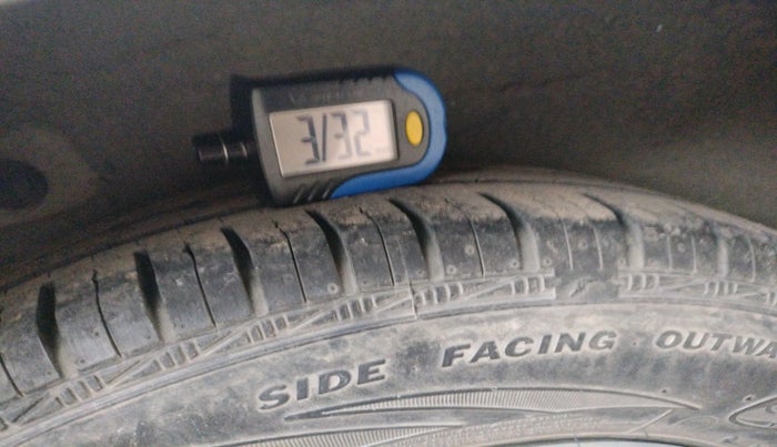 2011 Hyundai i10 MAGNA 1.2, Petrol, Manual, 93,605 km, tyre