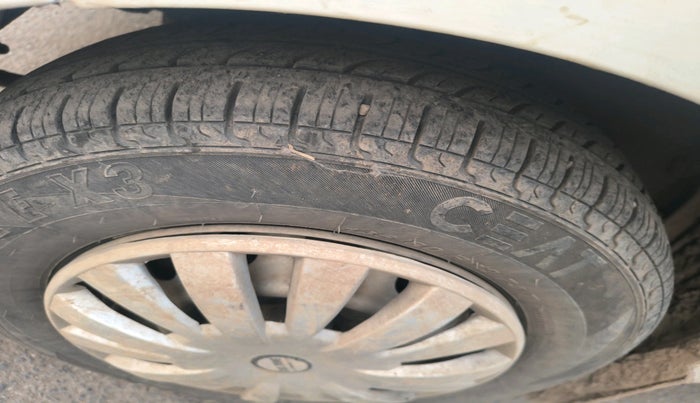 2014 Hyundai Eon ERA +, Petrol, Manual, 54,069 km, tyre