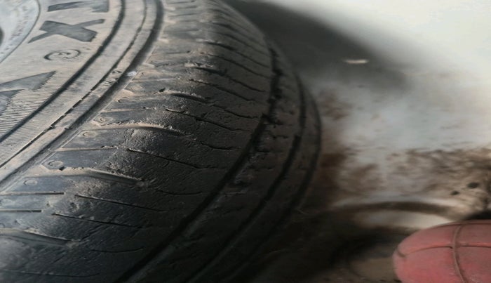 2014 Hyundai Eon ERA +, Petrol, Manual, 54,069 km, tyre