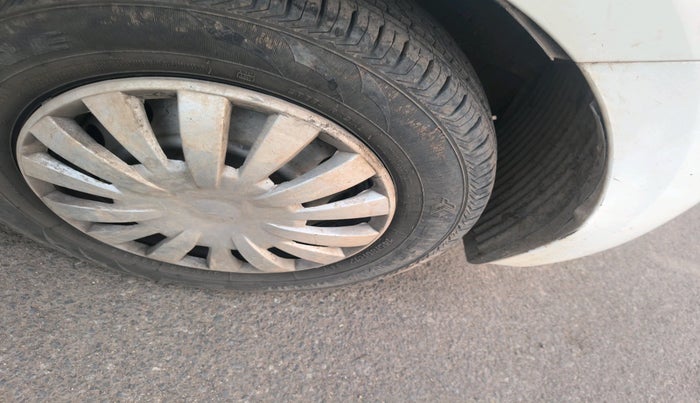 2014 Hyundai Eon ERA +, Petrol, Manual, 54,069 km, tyre