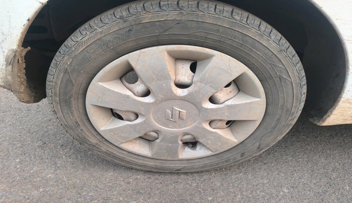 2014 Hyundai Eon ERA +, Petrol, Manual, 54,069 km, tyre