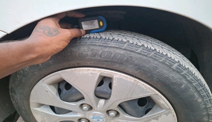 2016 Hyundai Xcent S 1.2, Petrol, Manual, 1,07,497 km, tyre