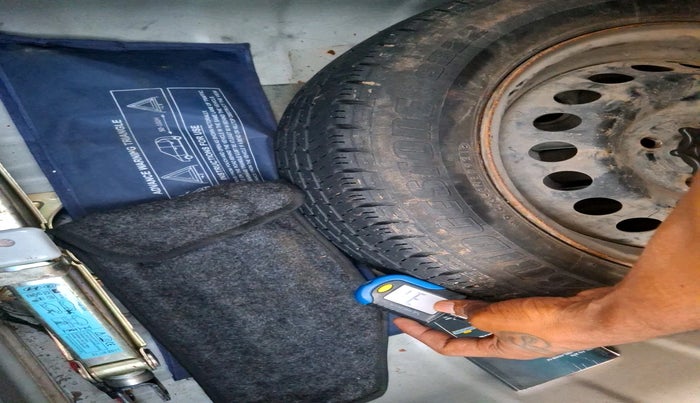 2016 Hyundai Xcent S 1.2, Petrol, Manual, 1,07,497 km, tyre