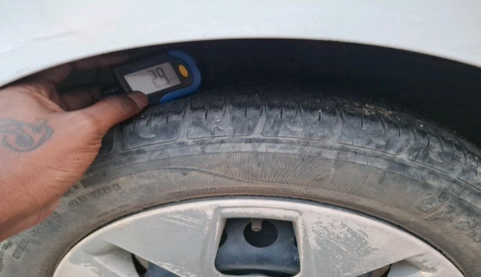 2016 Hyundai Xcent S 1.2, Petrol, Manual, 1,07,497 km, tyre