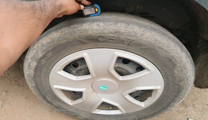 2016 Mahindra XUV500 W4 1.99, Diesel, Manual, 1,10,686 km, tyre