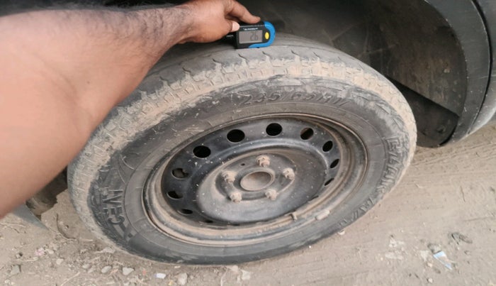 2016 Mahindra XUV500 W4 1.99, Diesel, Manual, 1,10,686 km, tyre