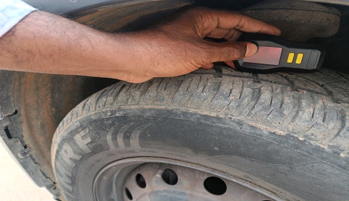 2014 Mahindra XUV500 W6, Diesel, Manual, 2,34,457 km, tyre