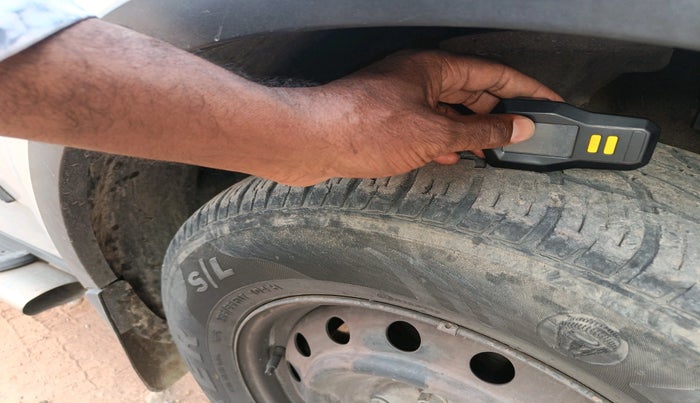 2014 Mahindra XUV500 W6, Diesel, Manual, 2,34,457 km, tyre