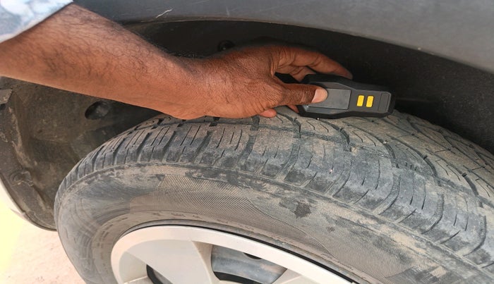 2014 Mahindra XUV500 W6, Diesel, Manual, 2,34,457 km, tyre