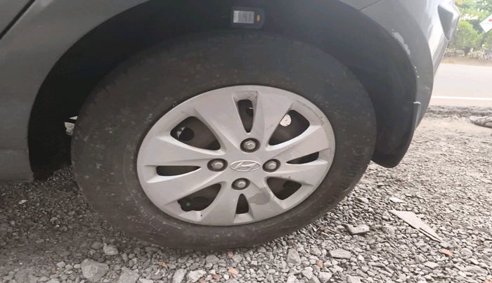 2013 Hyundai i10 SPORTZ 1.2, Petrol, Manual, 69,877 km, tyre