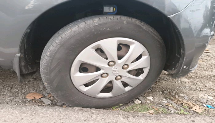 2013 Hyundai i10 SPORTZ 1.2, Petrol, Manual, 69,877 km, tyre