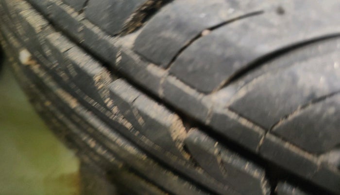 2018 Fiat Linea EMOTION 1.3 L ADVANCED MULTIJET, Diesel, Manual, 1,15,128 km, tyre