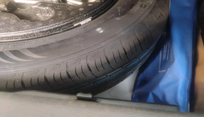 2023 Maruti BREZZA LXI S- CNG, Petrol, Manual, 19,867 km, tyre