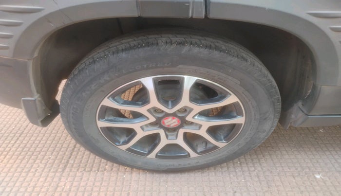 2023 Maruti BREZZA LXI S- CNG, Petrol, Manual, 19,867 km, tyre