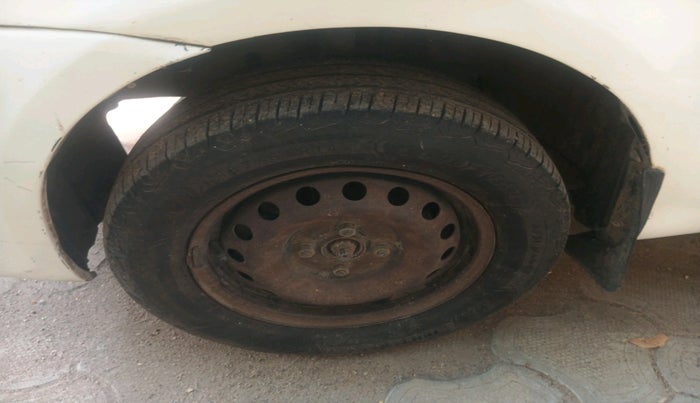 2012 Toyota Etios G, Petrol, Manual, 1,68,687 km, tyre