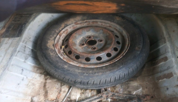 2012 Toyota Etios G, Petrol, Manual, 1,68,687 km, tyre