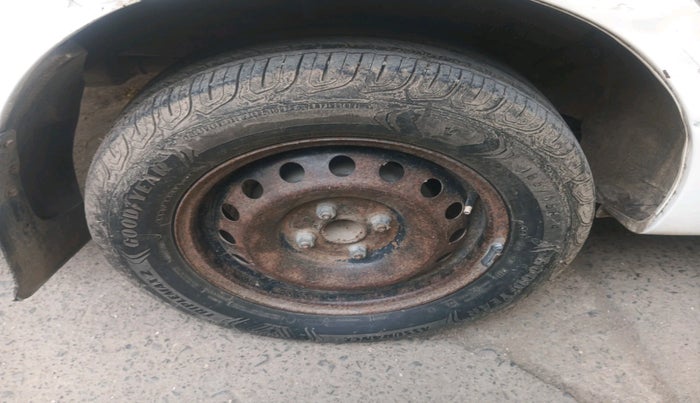 2012 Toyota Etios G, Petrol, Manual, 1,68,687 km, tyre